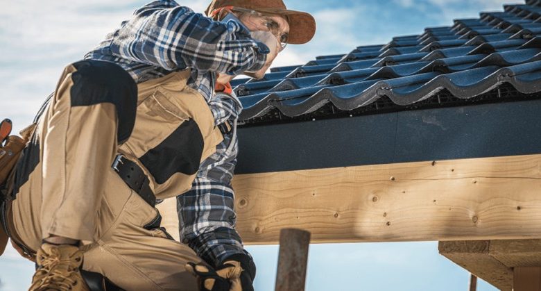 How Can a Roof Restoration Contractor Help You?