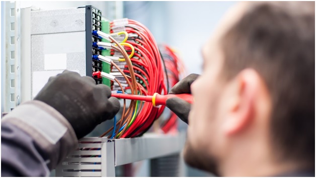 4 Reasons You Need To Call a 24-Hour Electrician