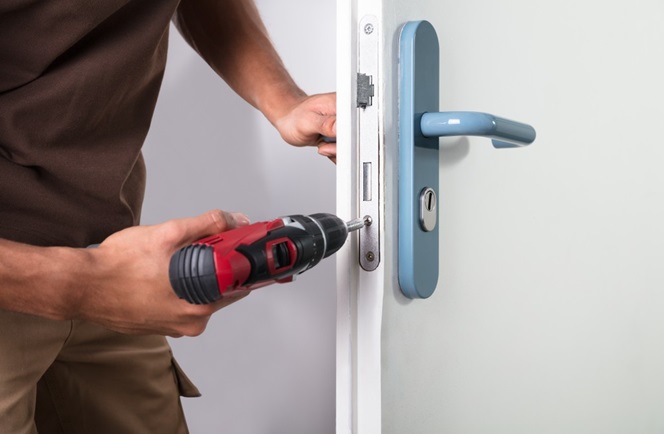 What are the Benefits of Hiring a Professional Locksmith?