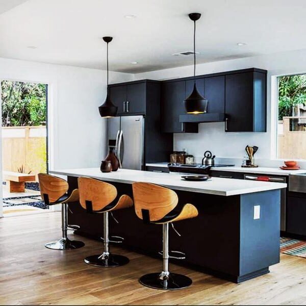 How to Style Navy Blue Kitchen Cabinets With Modern Twist