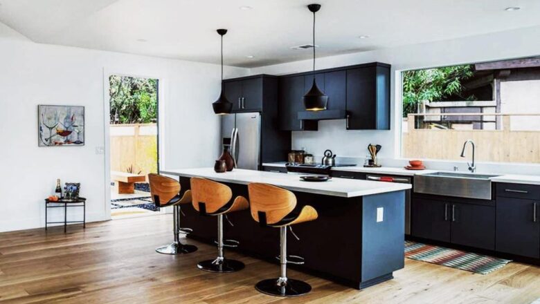 How to Style Navy Blue Kitchen Cabinets With Modern Twist