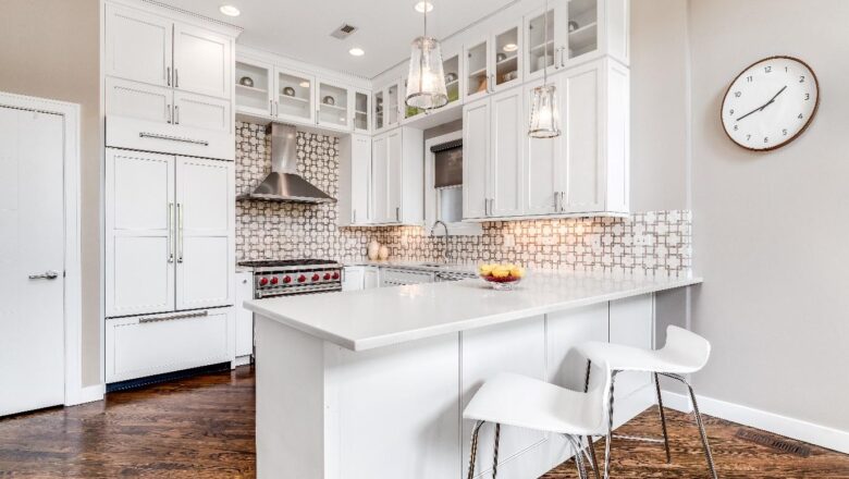 Beautiful Ideas for Styling White Shaker Kitchen Cabinets
